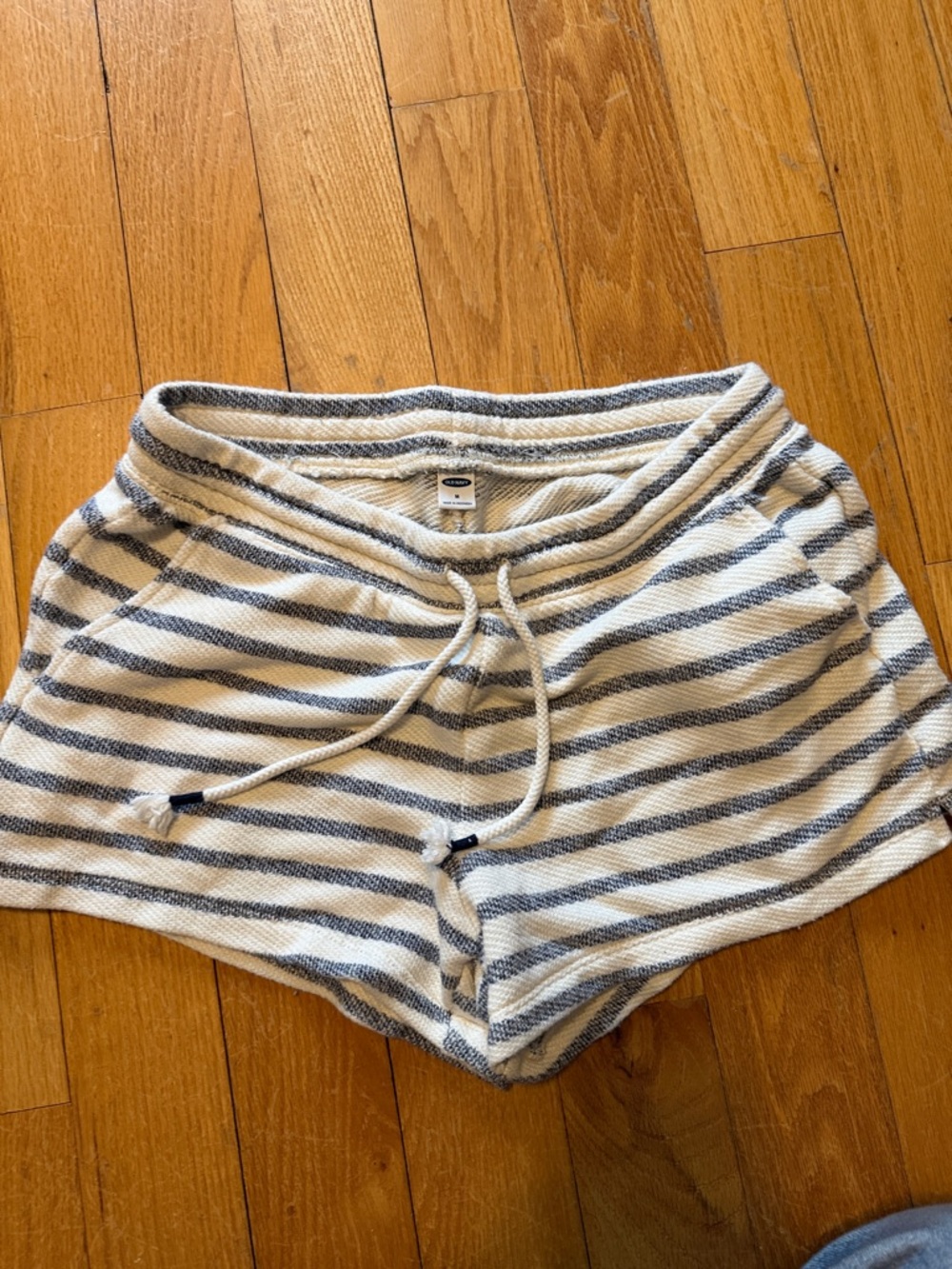 Old Navy Striped Knit Drawstring Shorts - Cream & Navy like new!  Size M